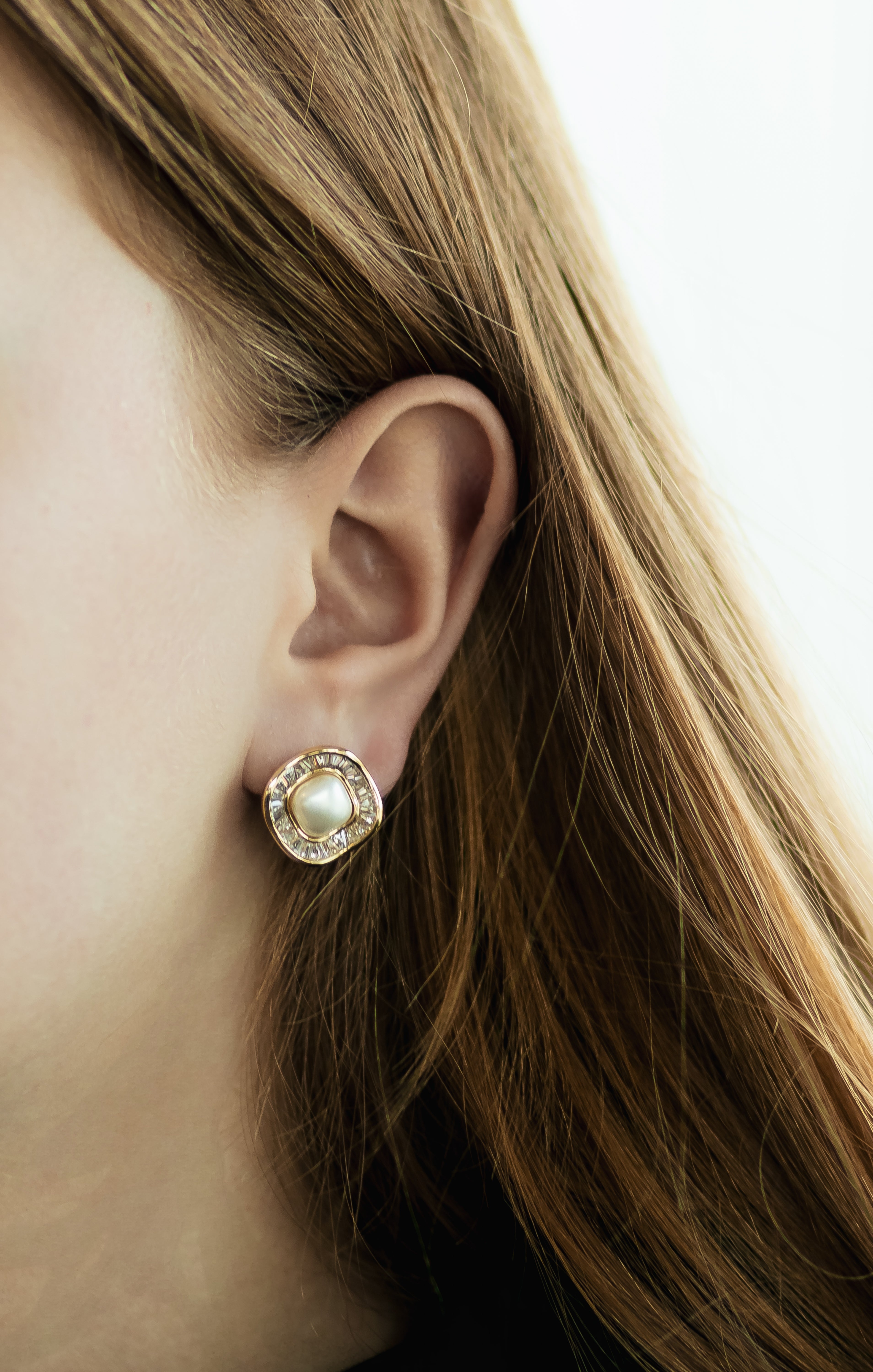 Elegant Pearl Stud Earrings – Gold or Silver Tone, Classic Design